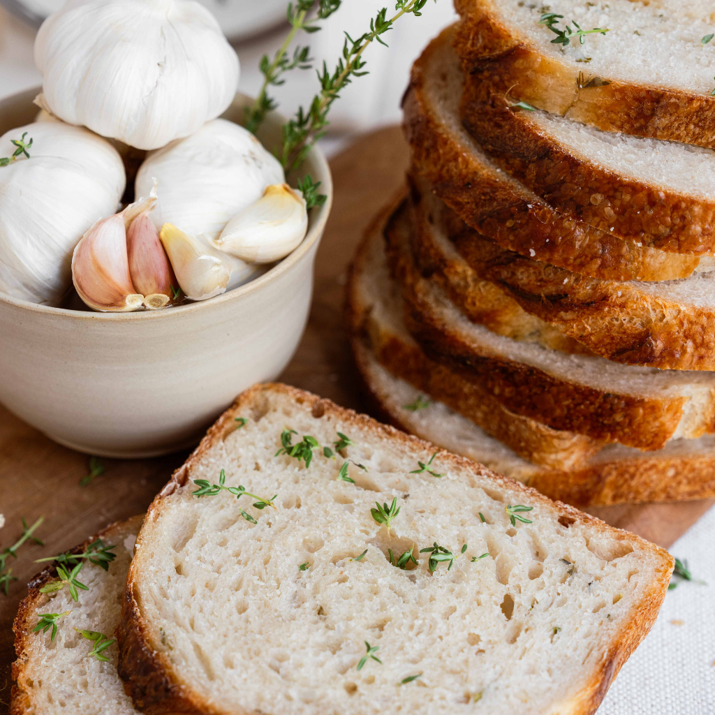 Köz Sarımsak & Taze Baharatlı Tost Ekmeği